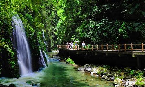 万盛黑山谷一日游攻略-万盛黑山谷旅游路线